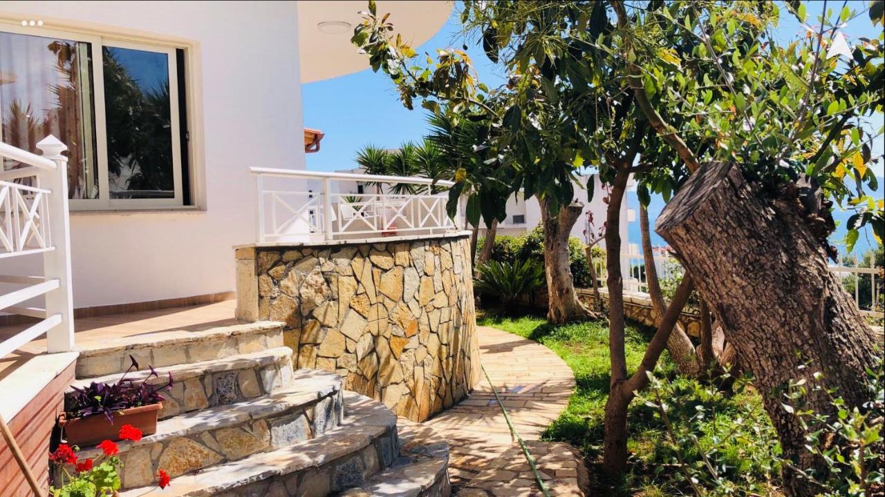 Apartments On The Beach Sarande Bagian luar foto