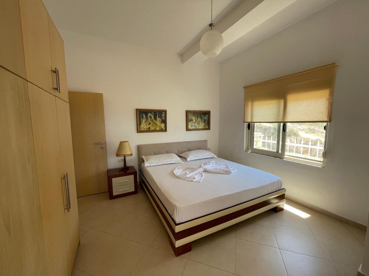Apartments On The Beach Sarande Bagian luar foto