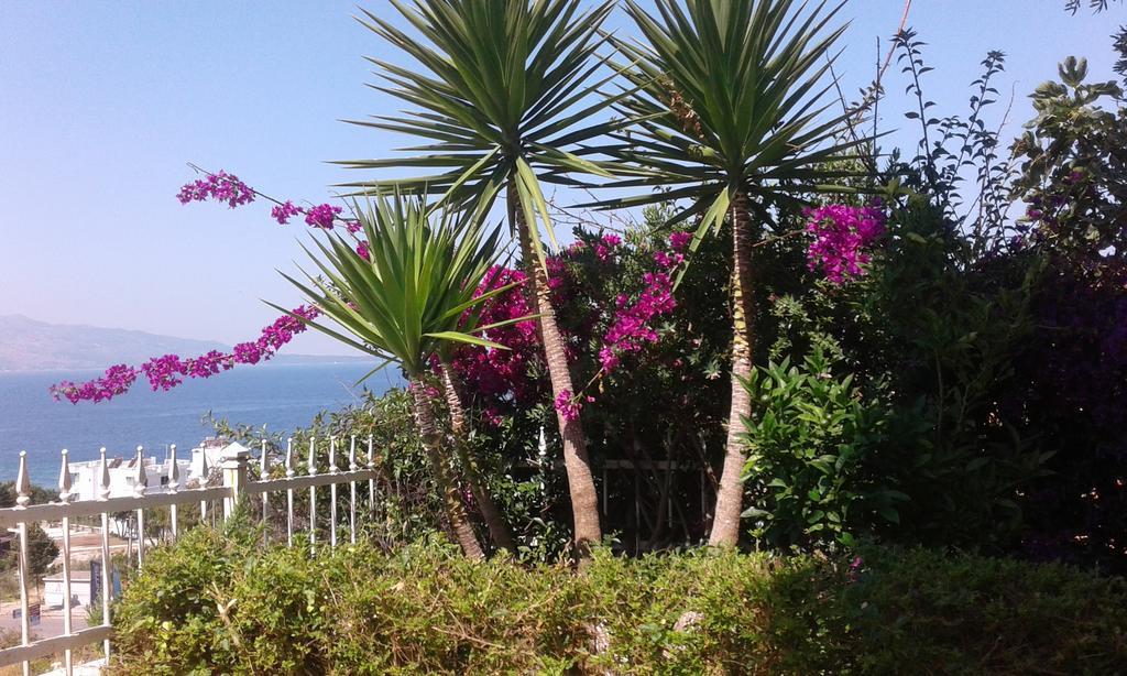 Apartments On The Beach Sarande Bagian luar foto