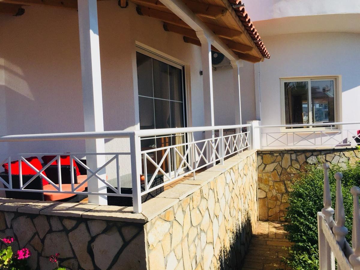 Apartments On The Beach Sarande Bagian luar foto