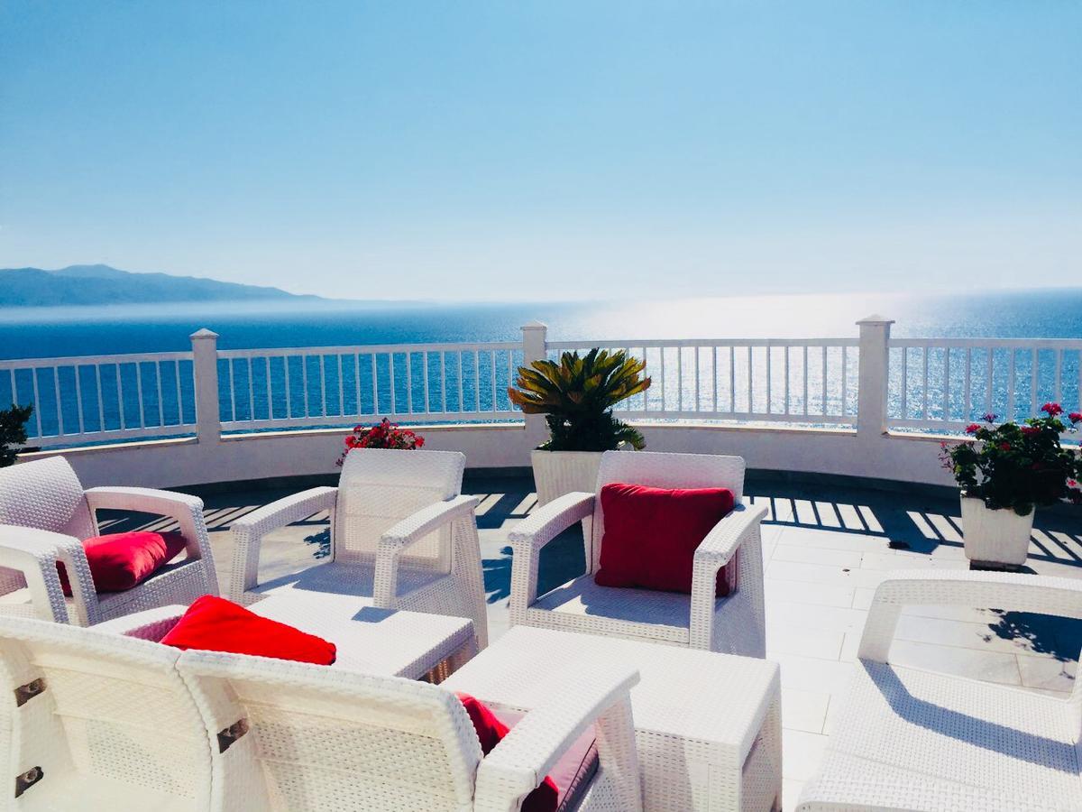 Apartments On The Beach Sarande Bagian luar foto