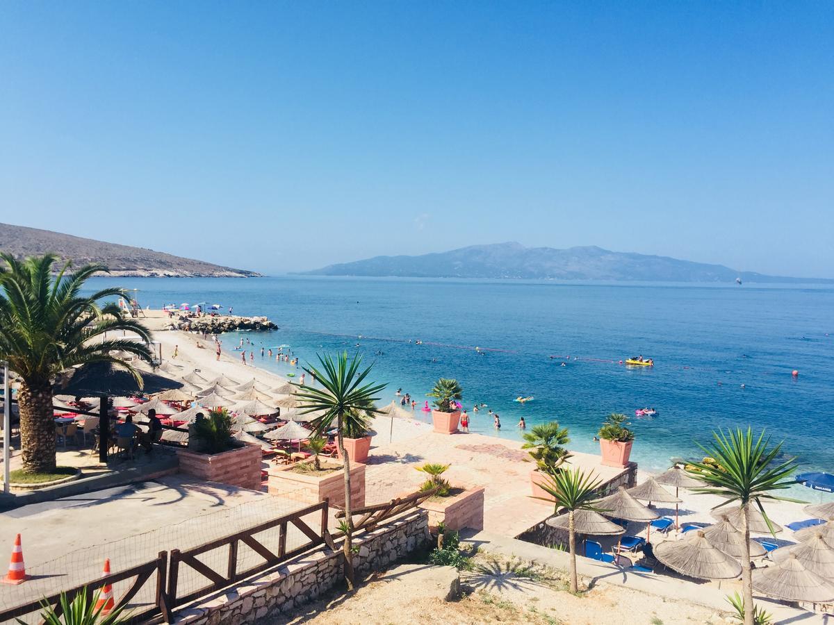Apartments On The Beach Sarande Bagian luar foto