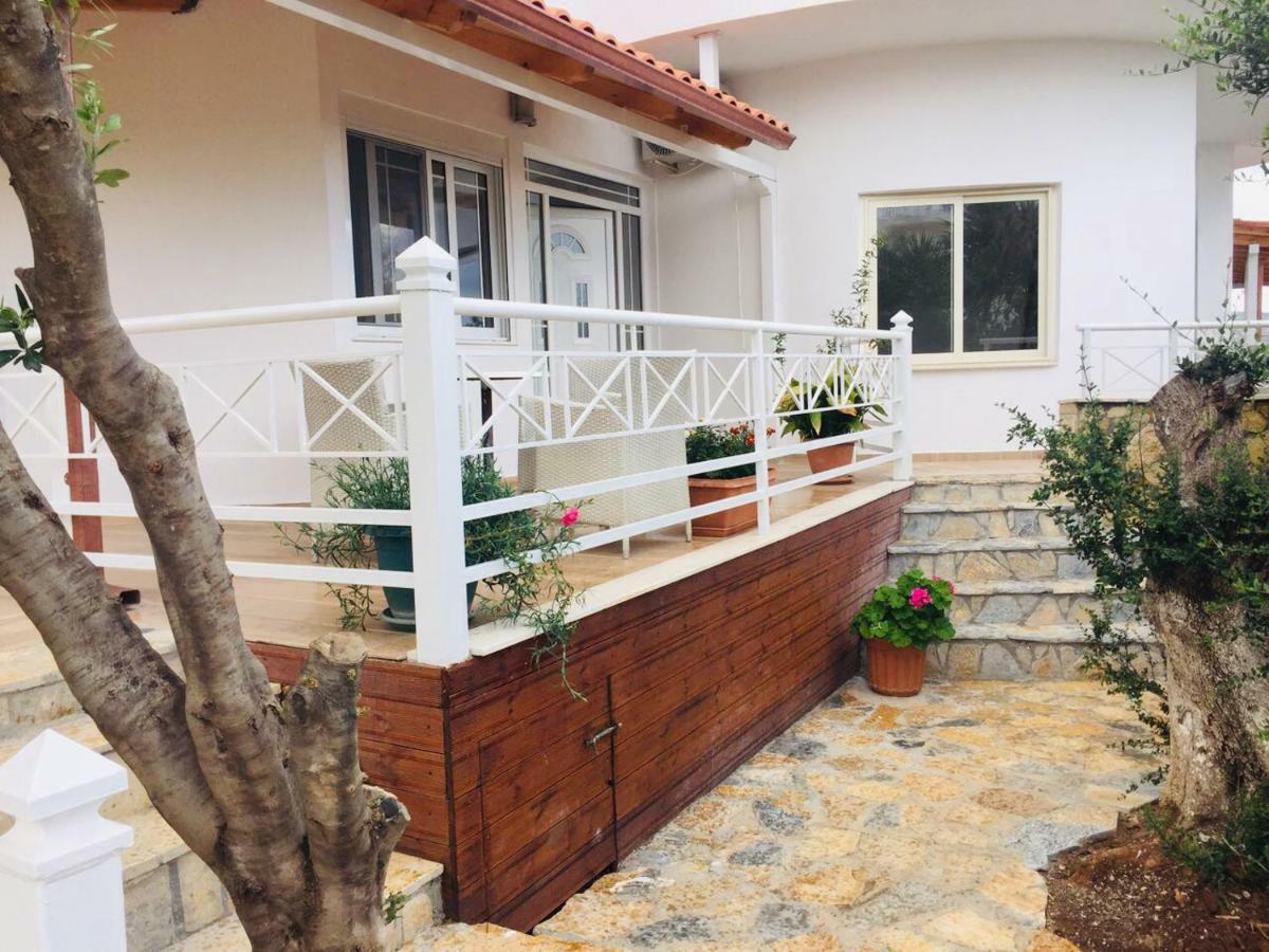 Apartments On The Beach Sarande Bagian luar foto