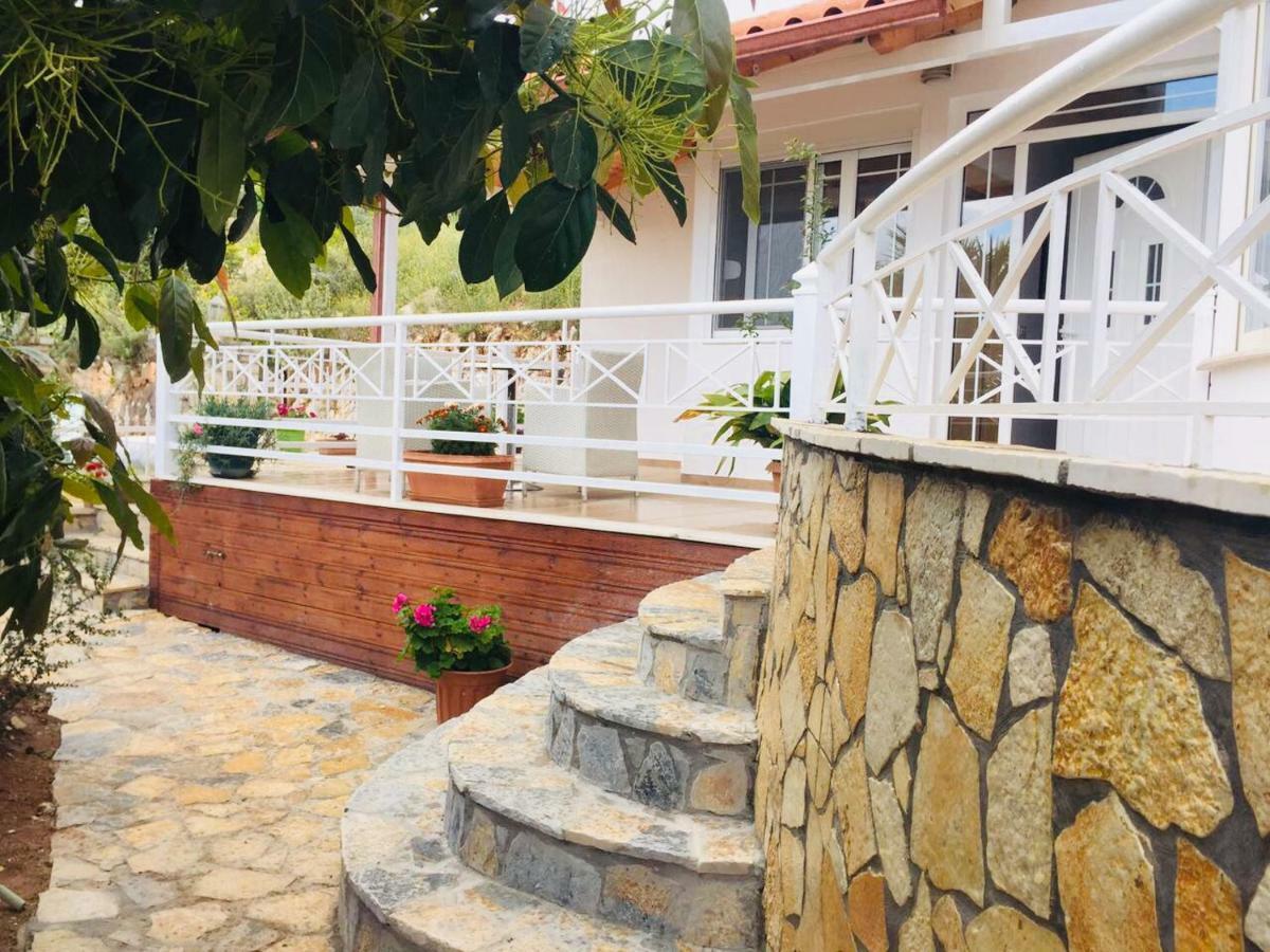 Apartments On The Beach Sarande Bagian luar foto